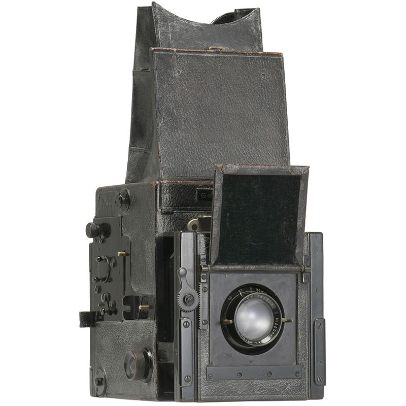 日本カメラ博物館「暗い箱からデジタルまで 一眼レフカメラ展」
