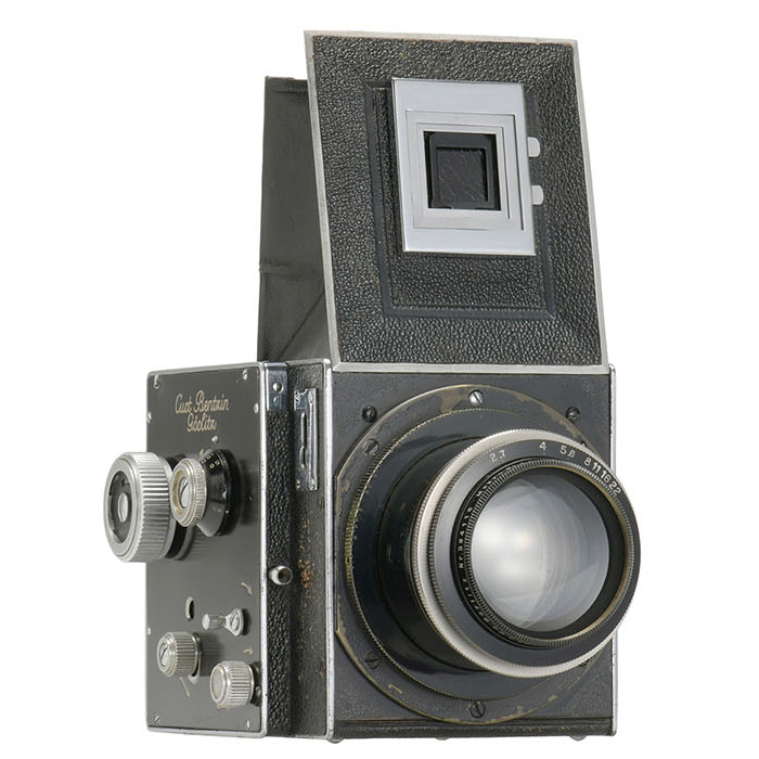 日本カメラ博物館「暗い箱からデジタルまで 一眼レフカメラ展」