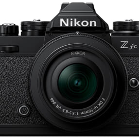 レトロデザインのミラーレスカメラ「ニコン Z fc」に新色ブラックが登場