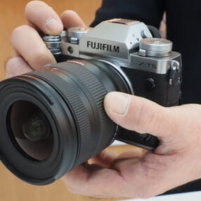 【CP+2023】開発発表の大口径超広角ズーム「11-20mm F/2.8 Di III-A RXD」Xマウントを初披露【タムロン】
