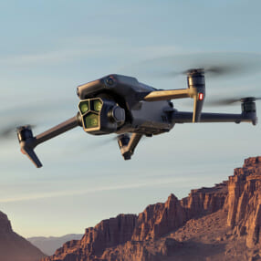高性能3眼カメラを搭載したフラッグシップドローン「DJI Mavic 3 Pro」
