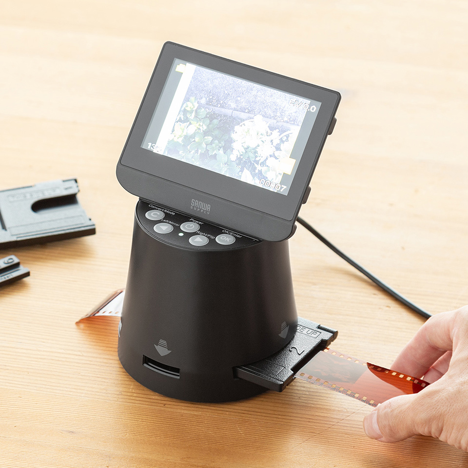 パソコンなしでデータ化！ 8種類のフィルムに対応するフィルム
