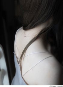 岩本美和子写真展「When she gets butterflies in her stomach」-彼女のお腹に蝶が飛ぶとき-