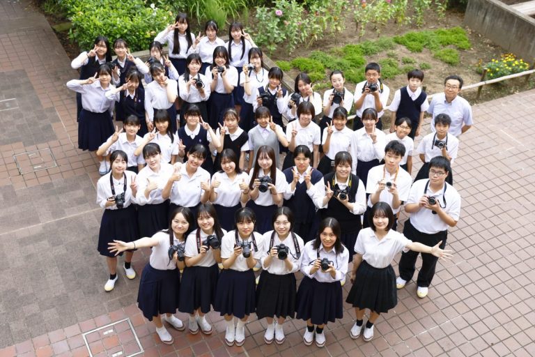 “写真部がイチバン青春してる!” 写真を通して繋がる総勢64名の仲良し写真部に潜入 | CAPA CAMERA WEB