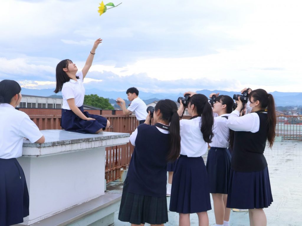“写真部がイチバン青春してる!” 写真を通して繋がる総勢64名の仲良し写真部に潜入 | CAPA CAMERA WEB