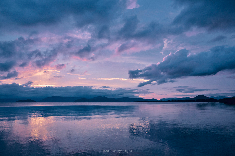 辻田新也写真展「UNKNOWN LAKE 琵琶湖 at こはぜ珈琲」