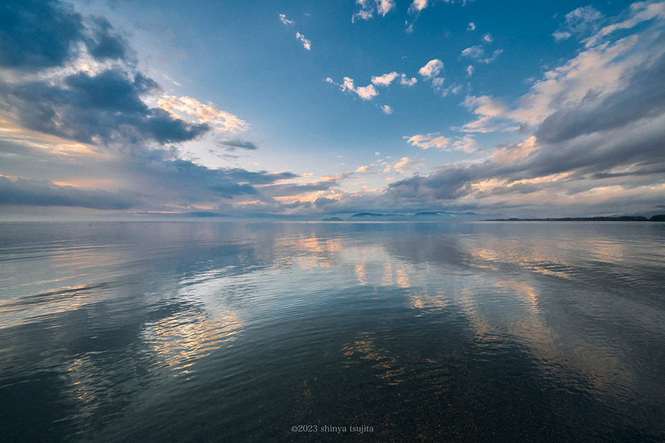 辻田新也写真展「UNKNOWN LAKE 琵琶湖 at こはぜ珈琲」
