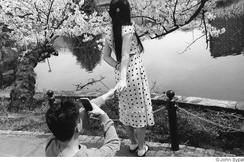 In Conversation: A Photographic Dialogue Between Elliott Erwitt and John Sypal
