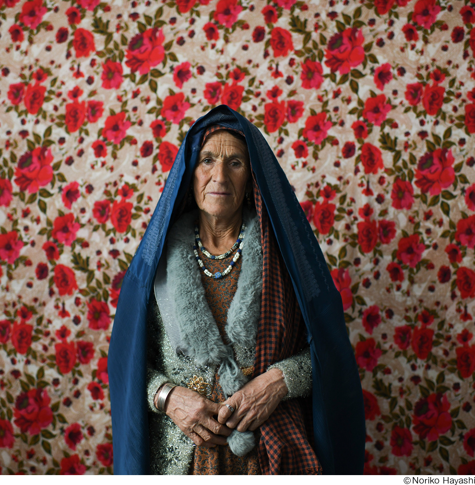 林典子作品展「In the Ashes, She Blooms − Portraits of Afghan Women」