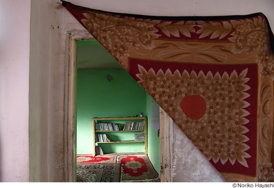 林典子作品展「In the Ashes, She Blooms − Portraits of Afghan Women」