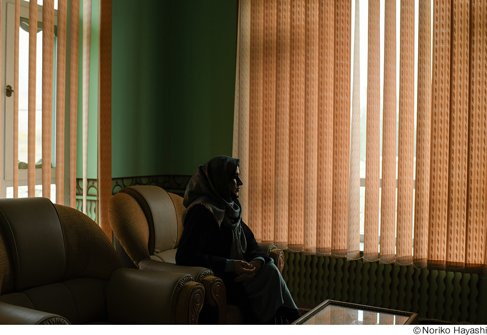 林典子作品展「In the Ashes, She Blooms − Portraits of Afghan Women」