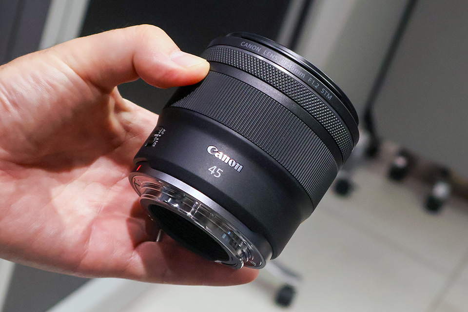 RF45mm F1.2 STM