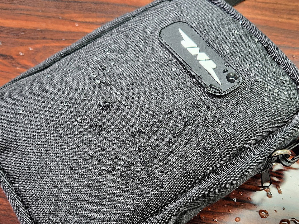 JNR ロゴマーク付きショルダーポーチ (撥水タイプ)