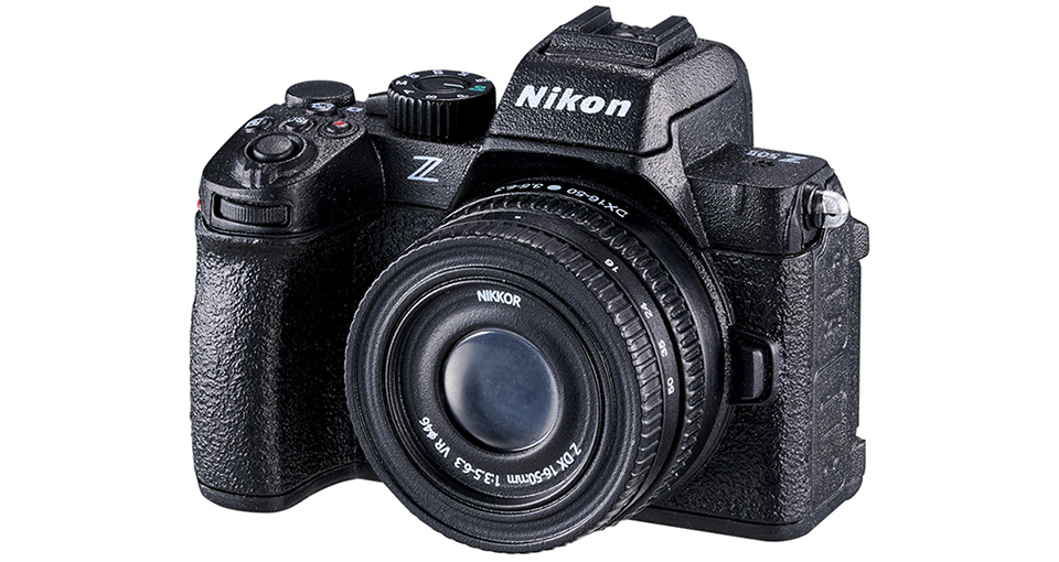 ニコン「Z50II」「D850」がガシャポンに登場！ シャッターも押せる