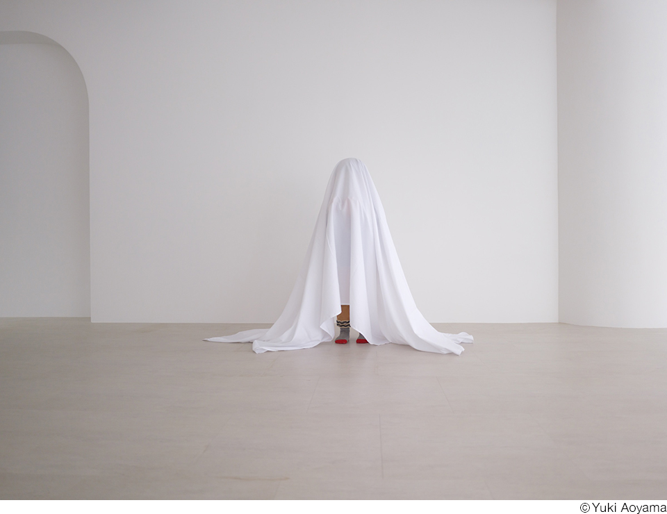 「I AM OVER THE MOON」青山裕企 写真家20周年記念展 Then＆Now (いままでとこれから)