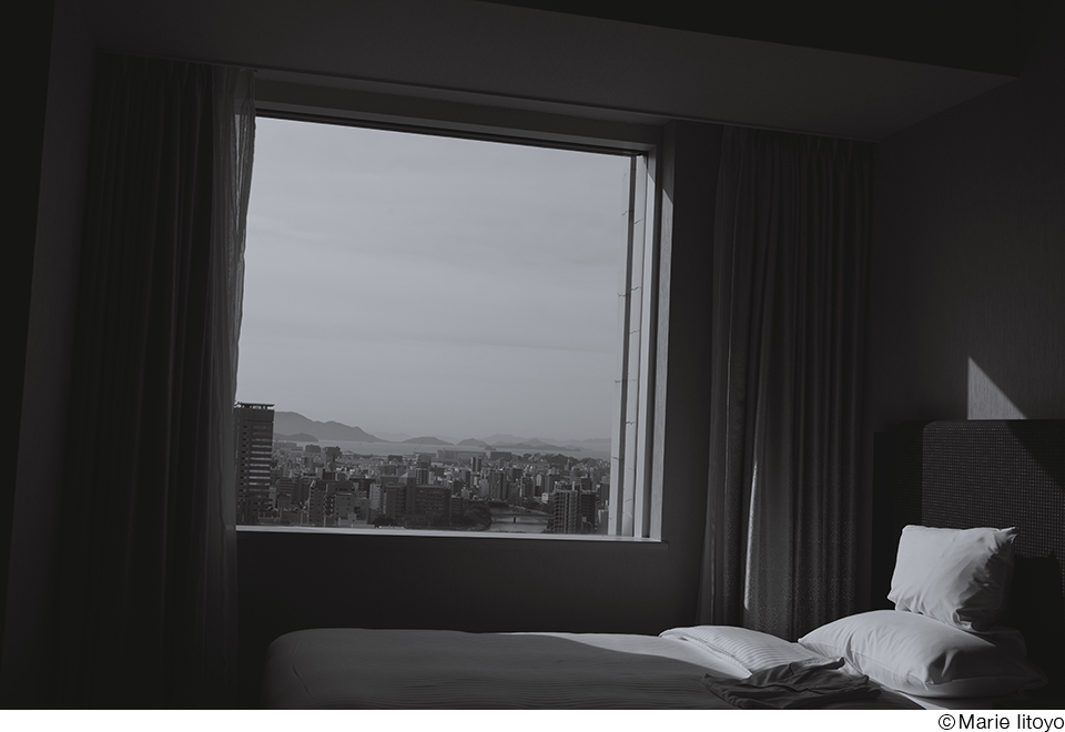 飯豊まりえ写真展「日々の裏地。或いは、覚え書き。」