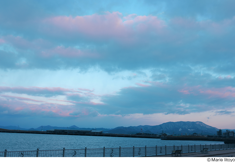 飯豊まりえ写真展「日々の裏地。或いは、覚え書き。」