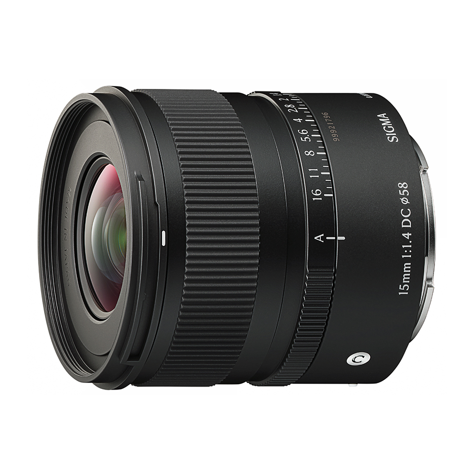 重さは従来機種の約半分！ 手のひらサイズの大口径広角レンズ「Sigma