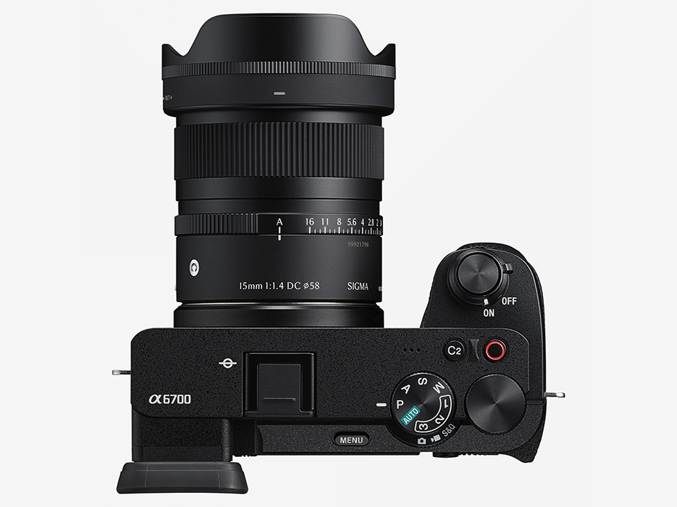 重さは従来機種の約半分！ 手のひらサイズの大口径広角レンズ「Sigma