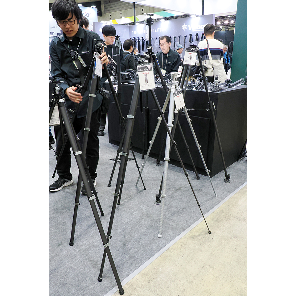 超ミニから約3mの巨大モデルまで、三脚がよりどりみどり！ カメラ