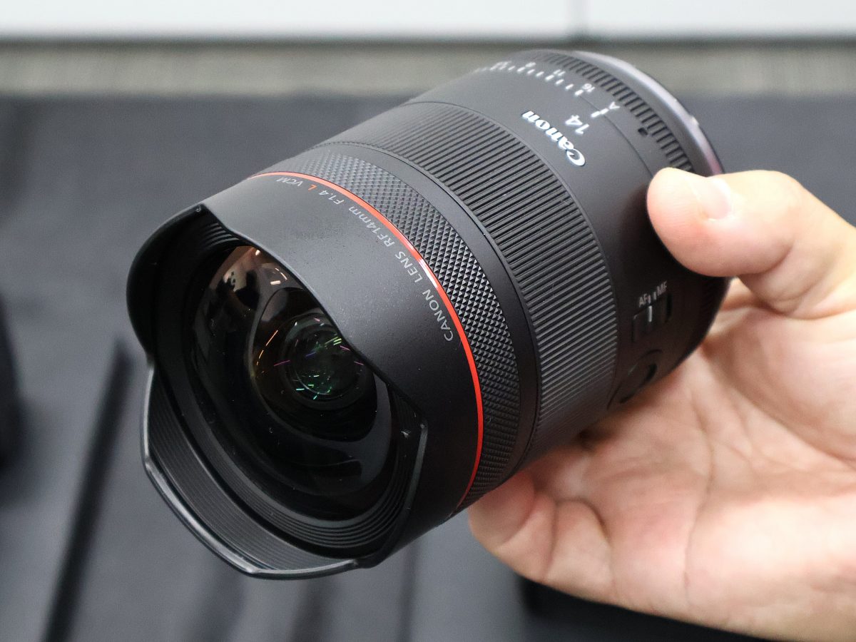 超広角14mmながら画面全域での高画質を実現！ 小型・軽量設計のF1.4大