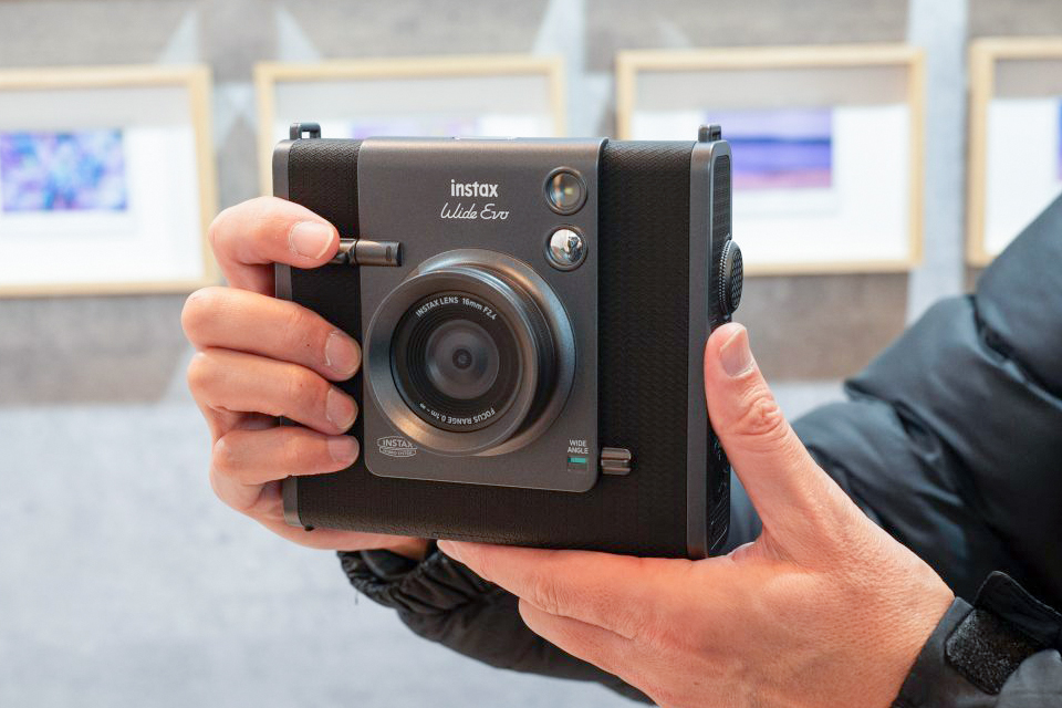 富士フイルム instax WIDE Evo