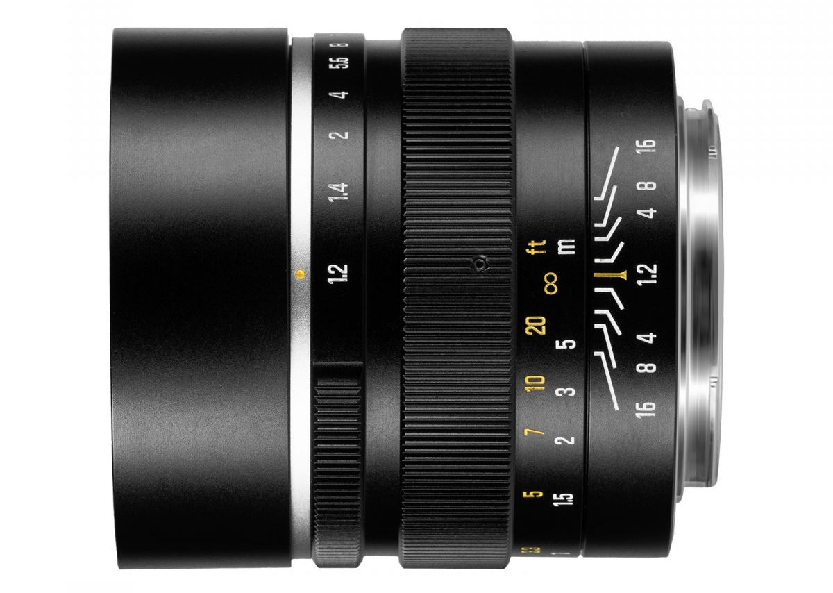 開放F1.2が実売1万円台で手に入る！ 中望遠域の撮影が楽しめる大口径