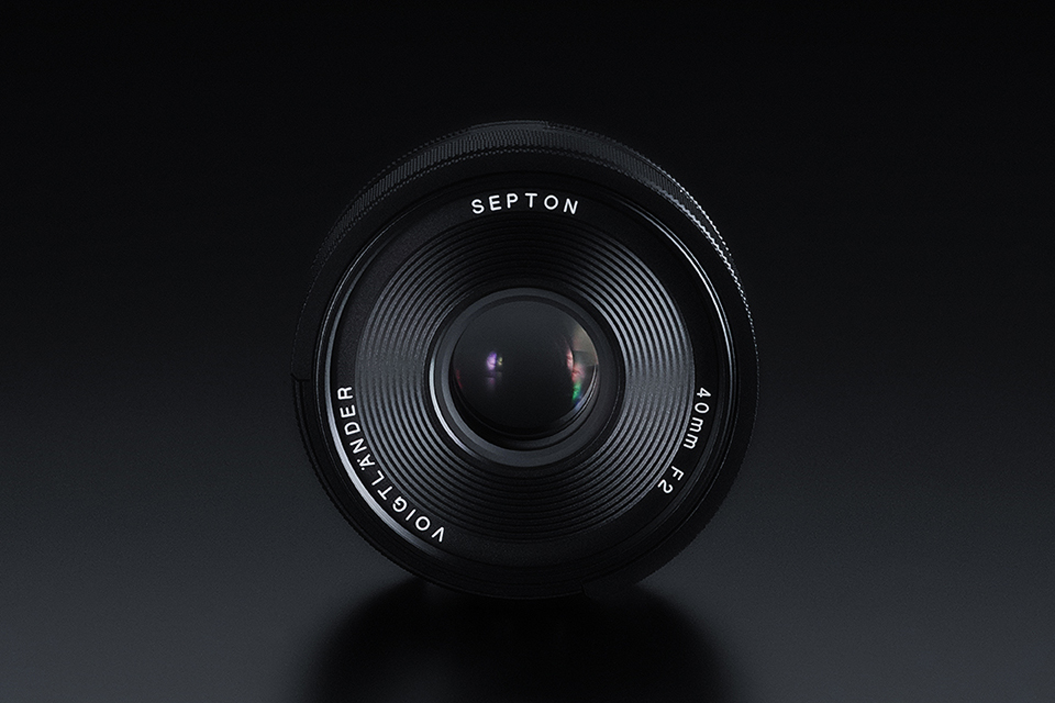 銘玉の名を冠したコンパクトな標準レンズ「SEPTON 40mm F2 Aspherical