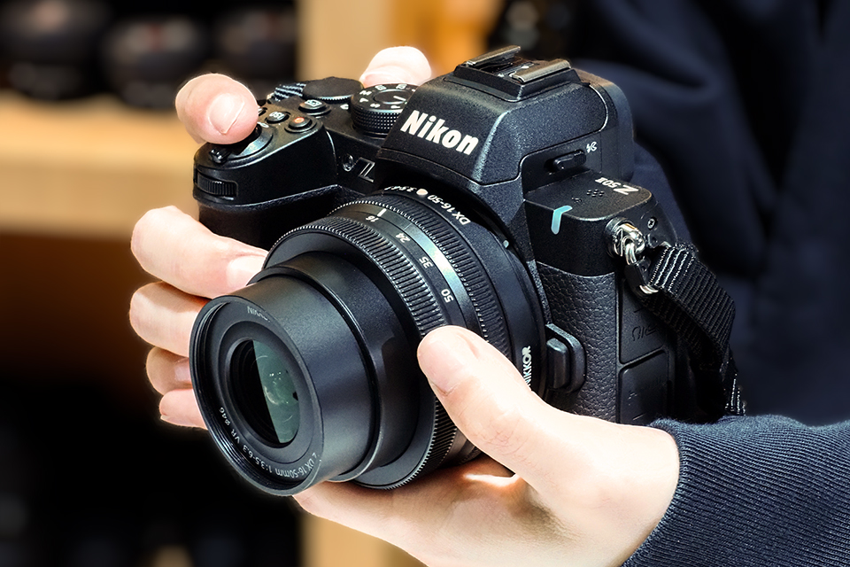 ニコン「Z50II」で半押しタイマーがオフになったときのレンズ絞り動作