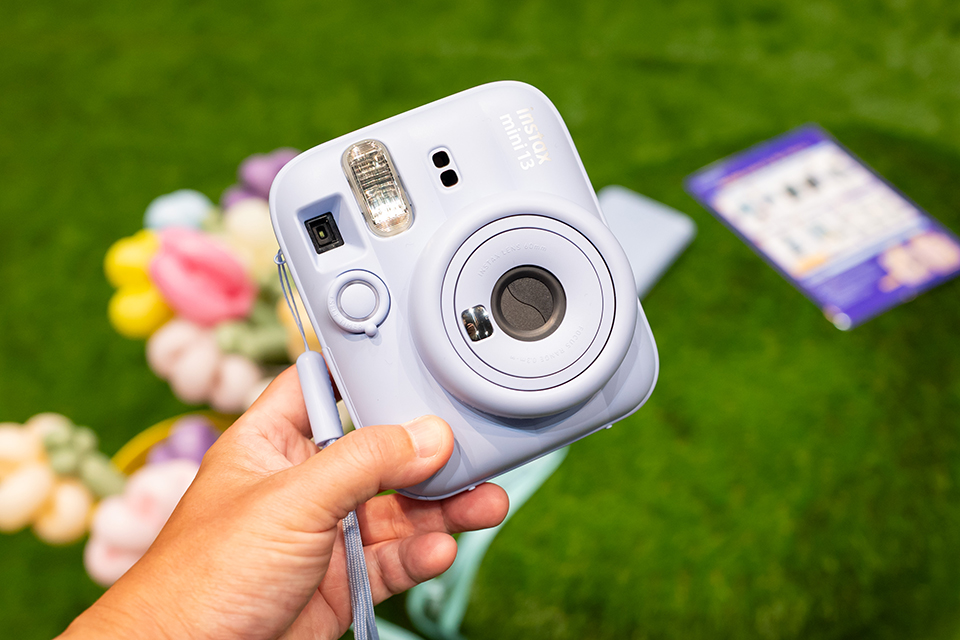 チェキ”のエントリーモデル「instax mini 13」を触ってみた！ セルフ