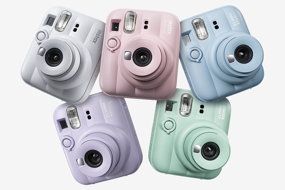 チェキ”のエントリーモデル「instax mini 13」を触ってみた！ セルフ