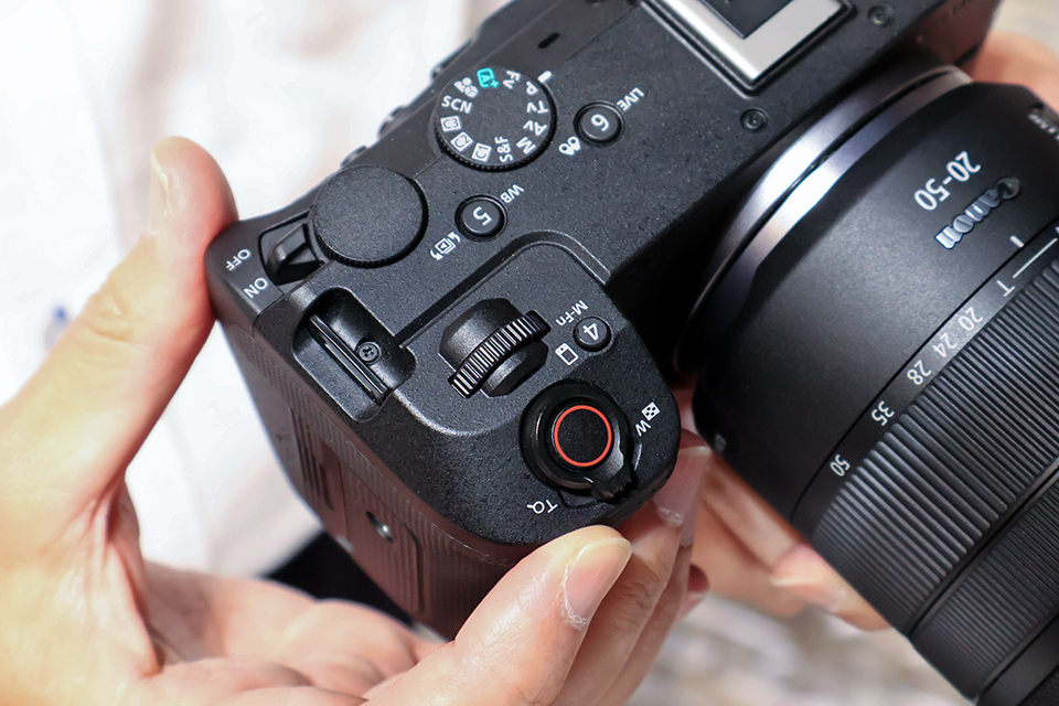 キヤノンVシリーズ初のフルサイズミラーレスカメラ「EOS R6 V」を触っ