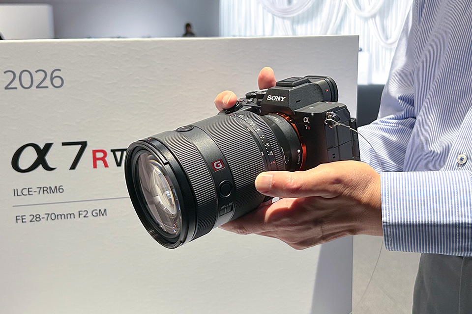 6680万画素に超高画素化したフルサイズミラーレスカメラ「ソニー α7R
