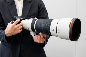 F4.5通しの超望遠ズームレンズ「ソニー FE 100-400mm F4.5 GM OSS」で