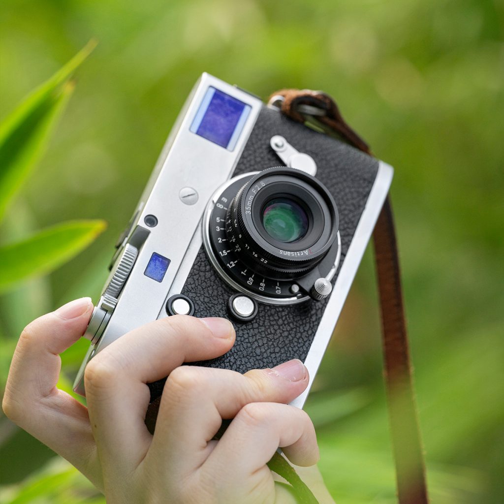 薄くて軽い35mm F2.8！ 持ち歩きやすさにこだわったフルサイズ対応