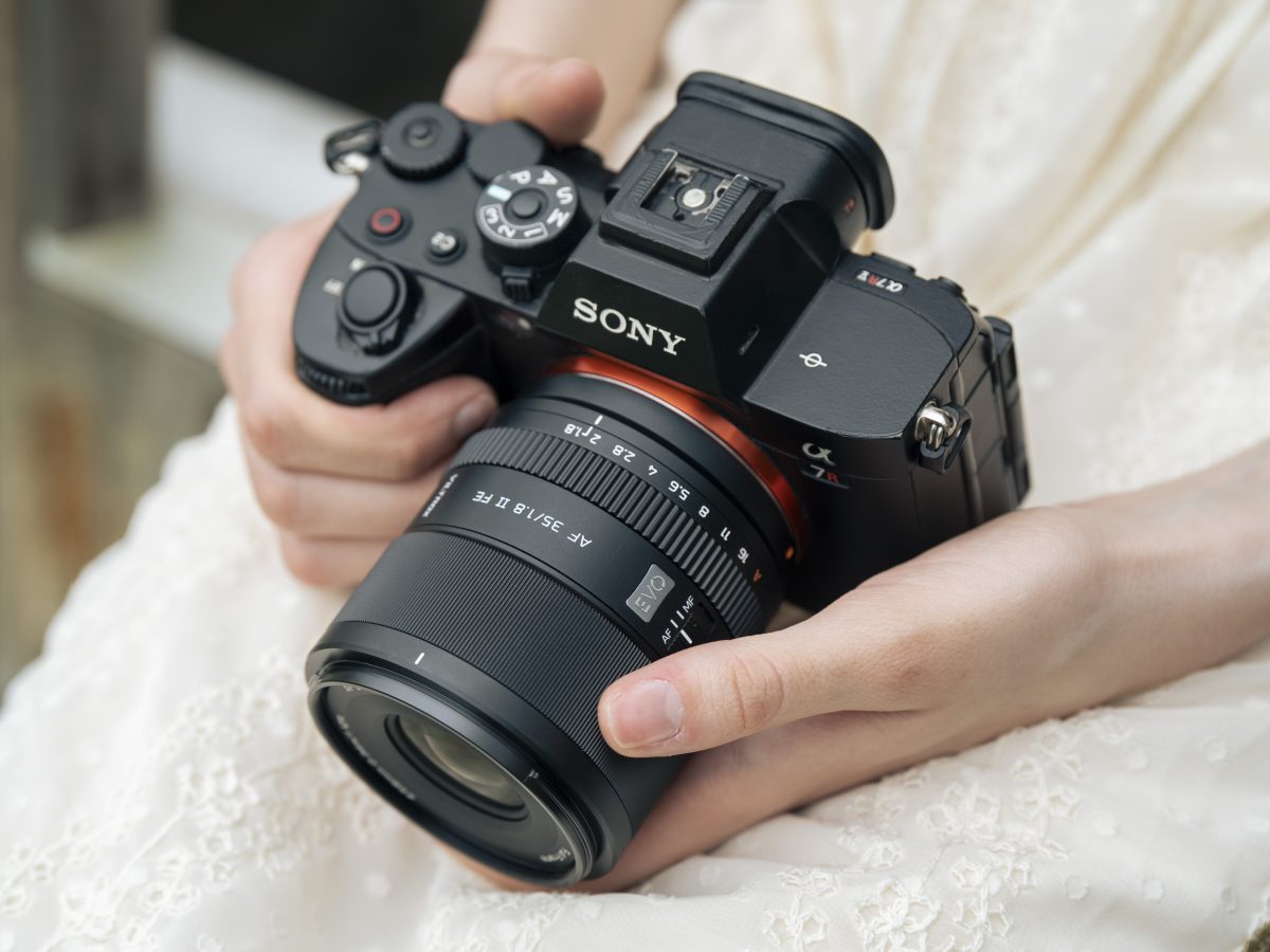 性能・機動性・価格が好バランス！ 日常使いできる開放F1.8の広角