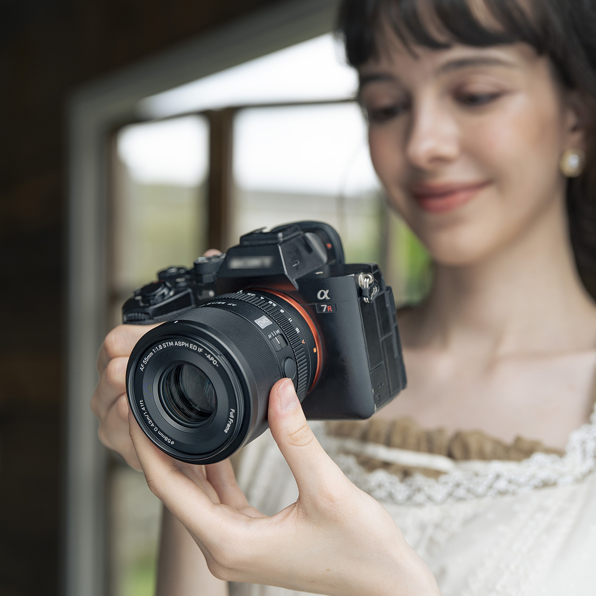リーズナブルな開放F1.8が登場！ AF対応で使いやすい標準レンズ