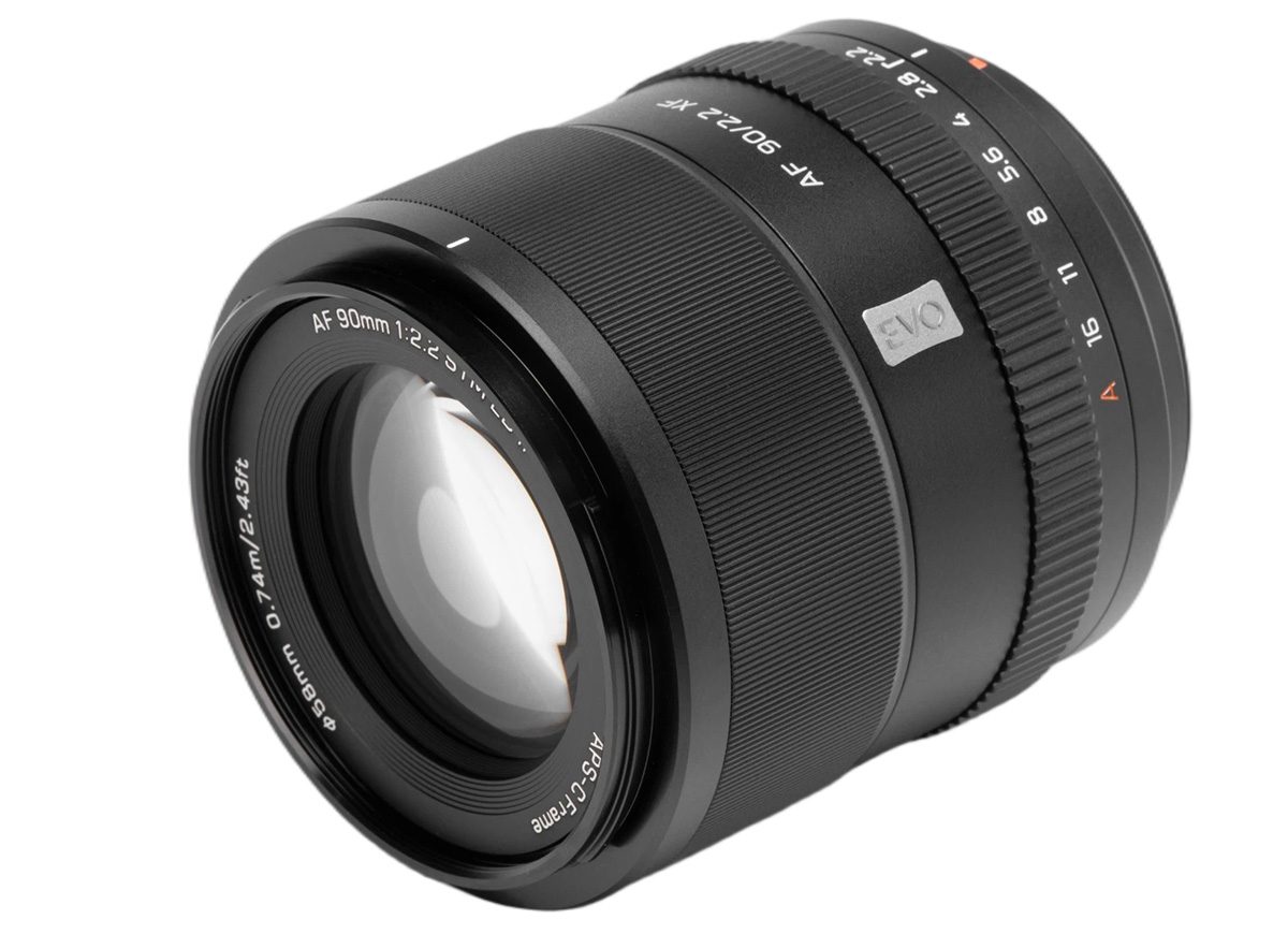 軽い中望遠レンズ！ ポートレートに適した135mm相当「Viltrox AF 90mm