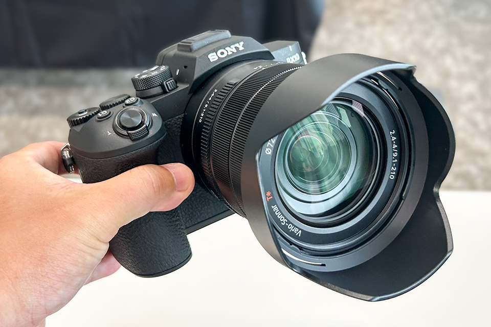 ハンズオン】約9年ぶりの新モデル「ソニー RX10 V」はココが進化した