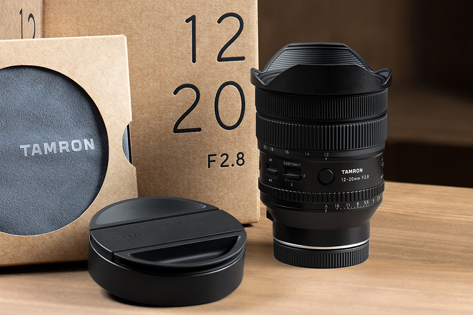 F2.8通しの超広角ズームレンズ「タムロン 12-20mm F2.8」新デザインで