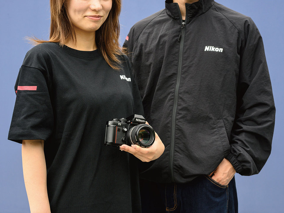 ニコン Tシャツ ブラック×レッド、ニコン ナイロンジャケット ブラック×レッド