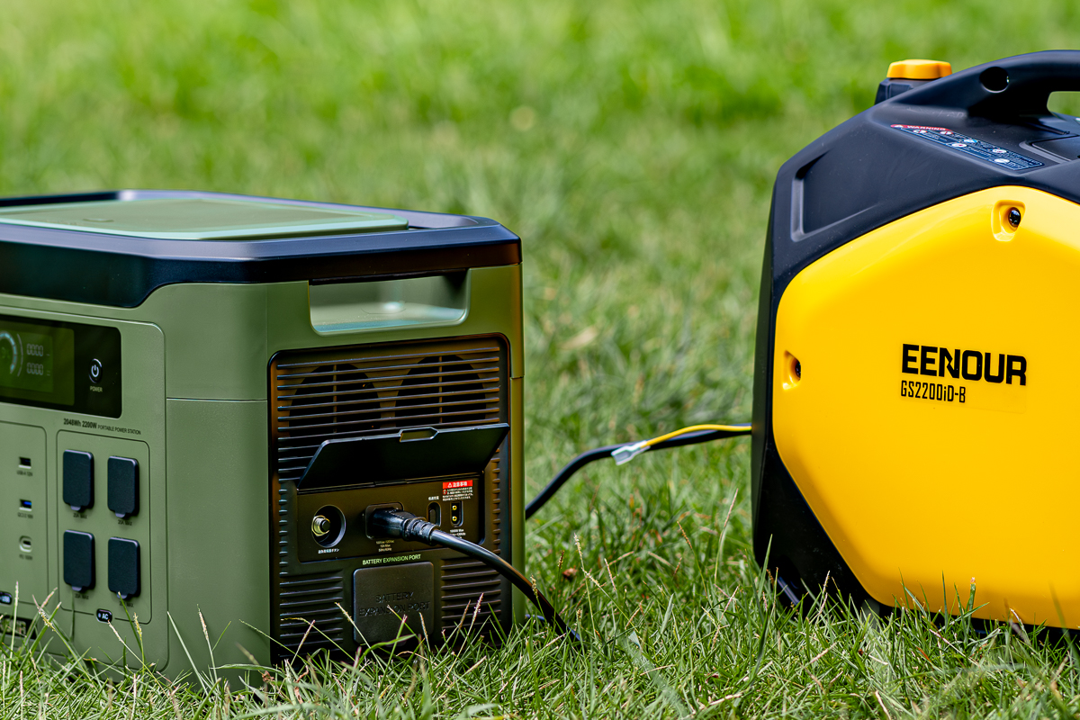 専門家の高荷智也さんが伝授！ 防災三種の神器はEENOURのポータブル