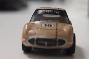 ↑スポーツカーのフロント。レトロな作りです