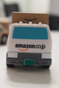↑トラック前から。Amazonのロゴが目立ちます