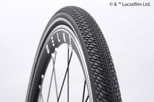 ↑滑りにくく、頑丈なタイヤ。街乗り専用に開発されたオリジナルタイヤだ