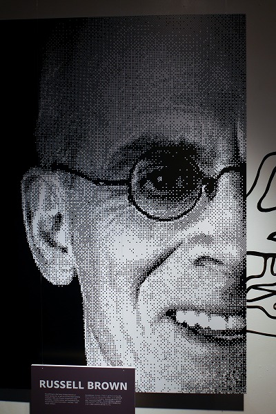 ↑壁面のピクセルアートのモデルは、Photoshopヱヴァンジェリストのラッセル・ブラウンさん。ひょうきんでユーモアのあるキャラクターでも有名な人物です