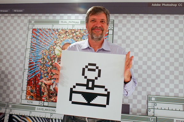 ↑スタンプツールアイコンを手にするトーマス・ノールさん