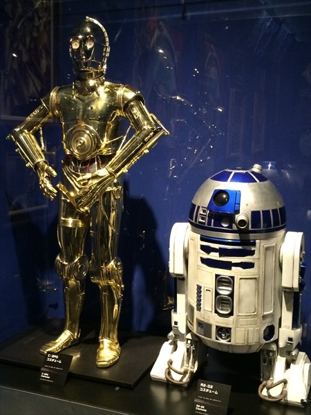 ダース・ベイダー卿がお出迎え！ 等身大のR2-D2も！ 「スター