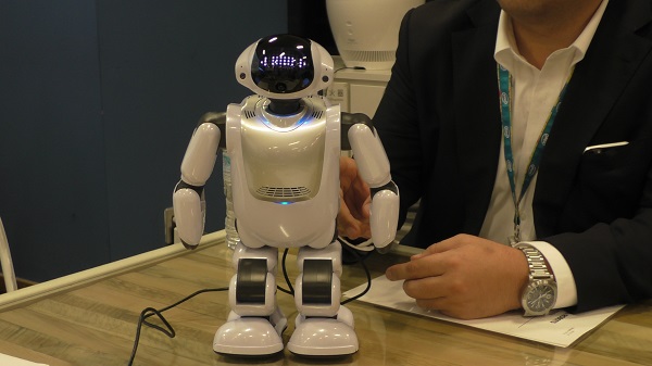 実は高齢者に売れている、DMM.make ROBOTS