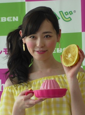 グレープフルーツは苦くない！　甘～いジュースが作れる”搾り器”がスゴい！【イメージガール・福原 遥さんサイン入りアイテムも放出！】